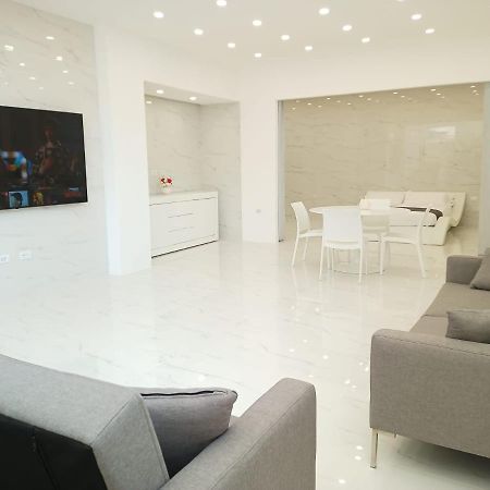 Elegant basement Suite Orosei Buitenkant foto