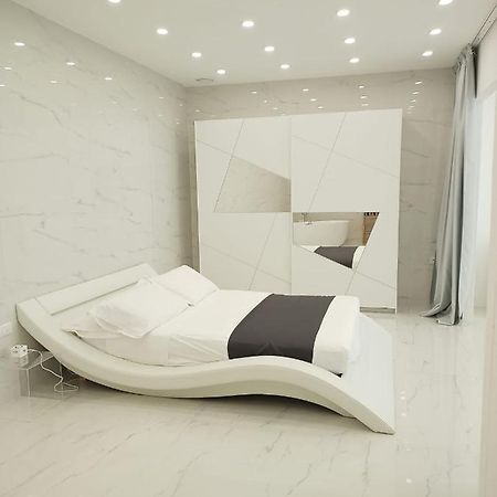 Elegant basement Suite Orosei Buitenkant foto