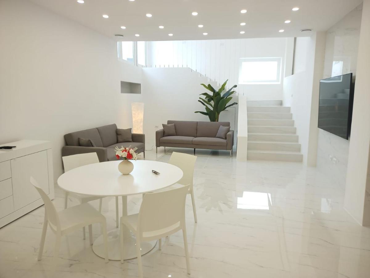 Elegant basement Suite Orosei Buitenkant foto