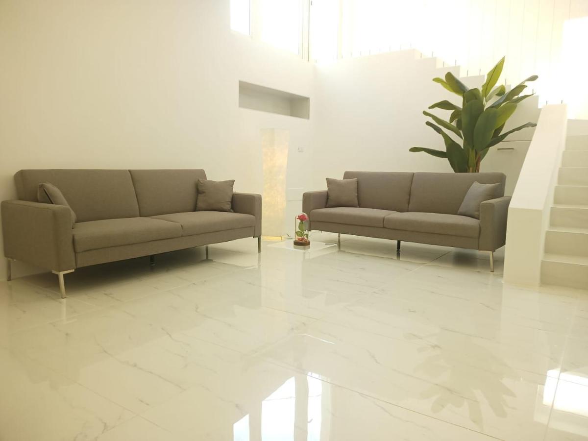 Elegant basement Suite Orosei Buitenkant foto
