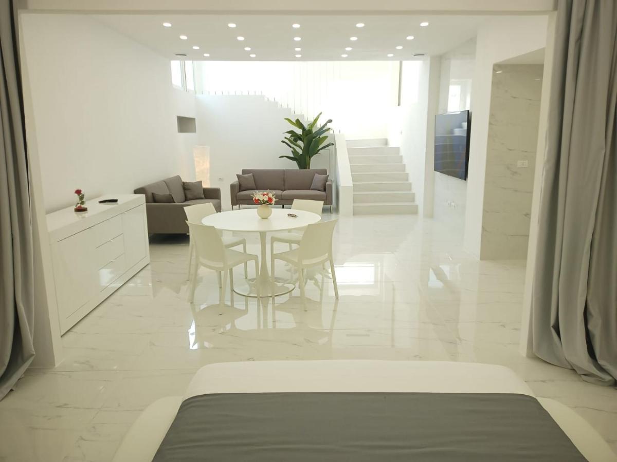 Elegant basement Suite Orosei Buitenkant foto