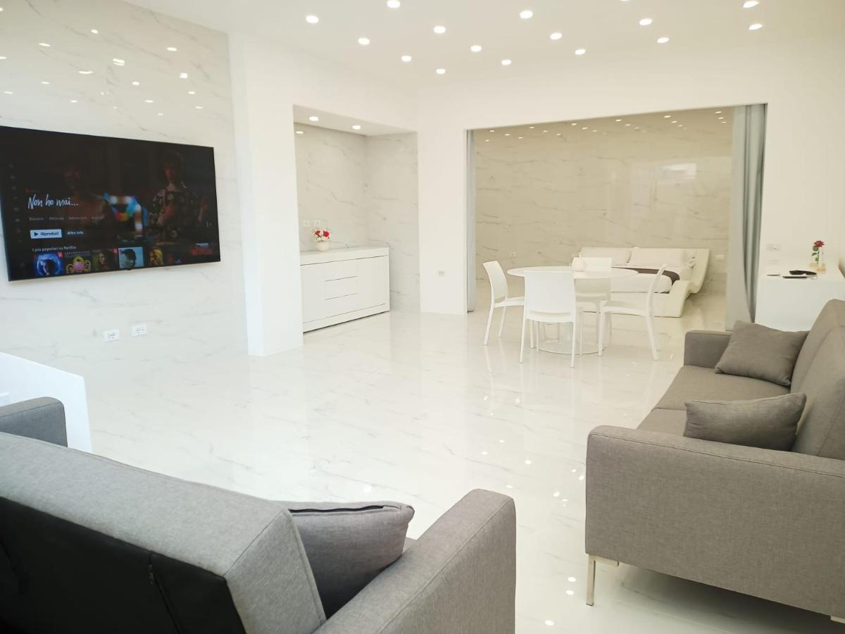 Elegant basement Suite Orosei Buitenkant foto