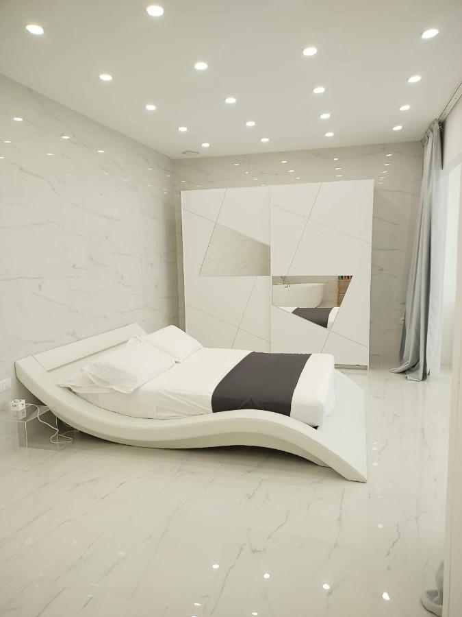 Elegant basement Suite Orosei Buitenkant foto