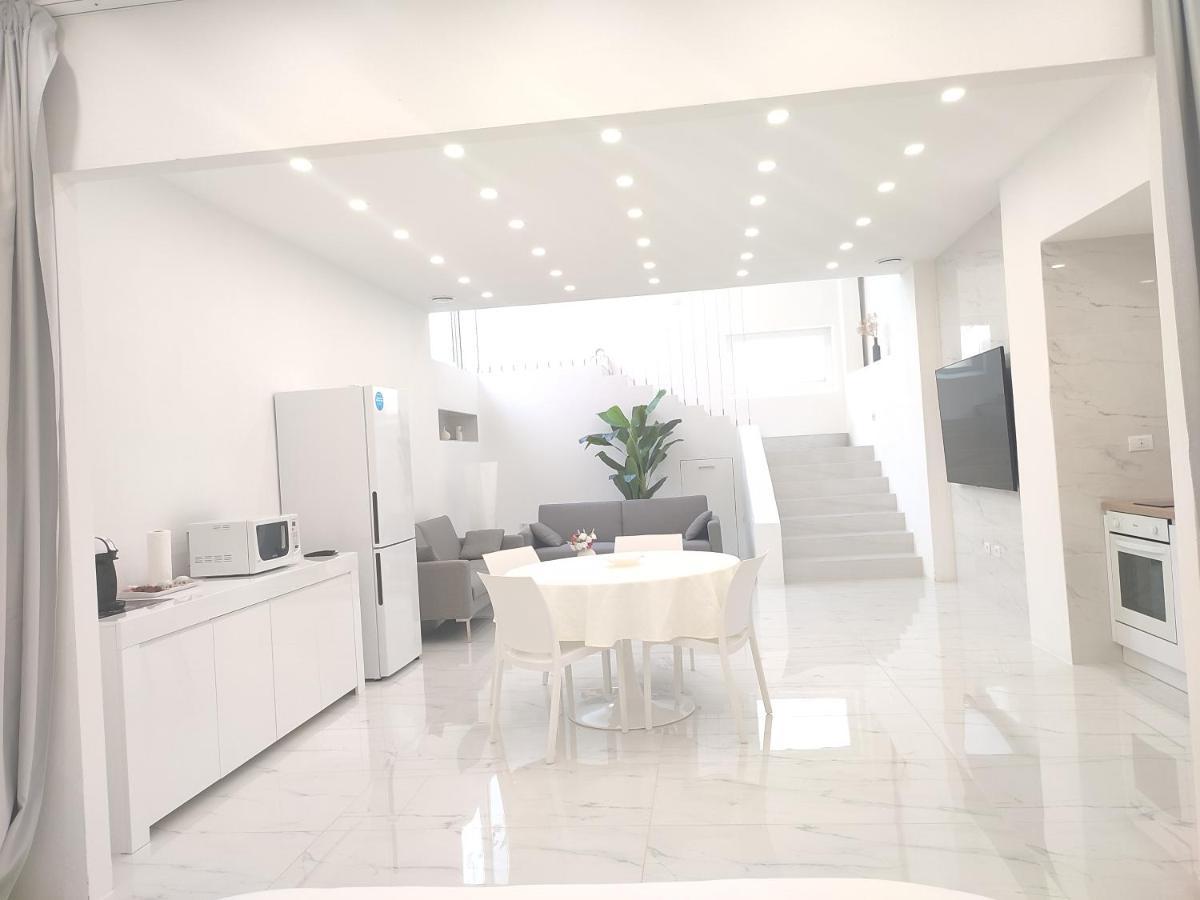 Elegant basement Suite Orosei Buitenkant foto